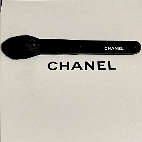 CHANEL makeup brush - Picture 3 of 3